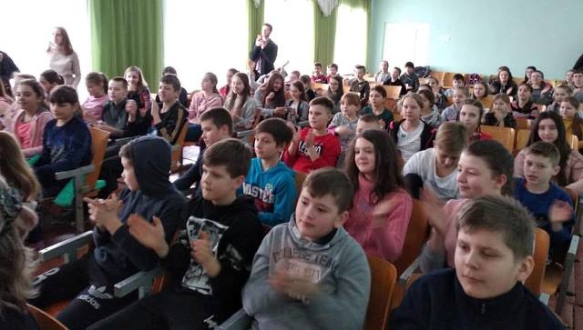 учні у захваті.